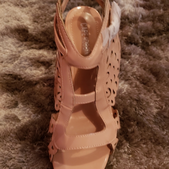 Shoes - Picture 5 of 5